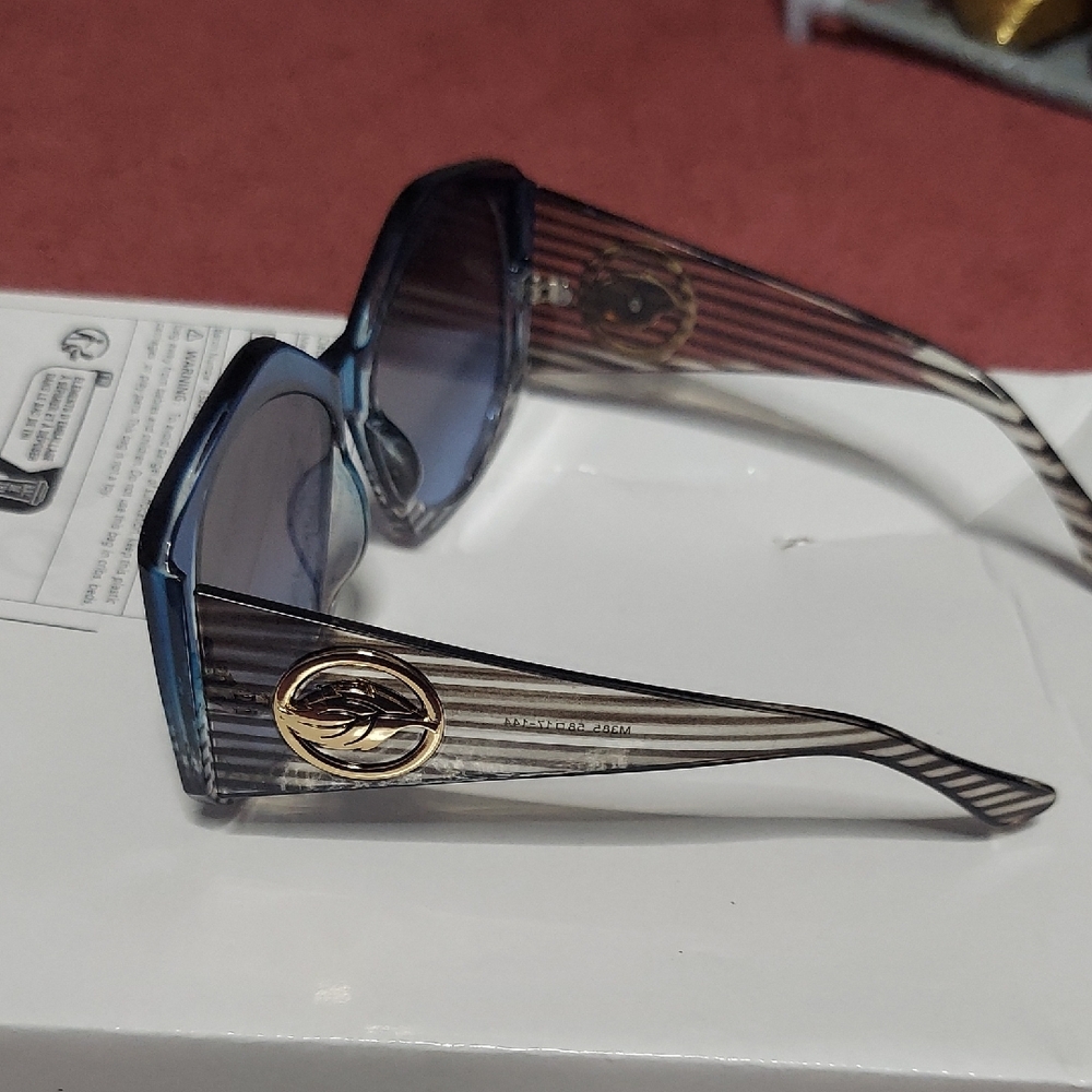 Stylish Blue Gradient Sunglasses - image 2